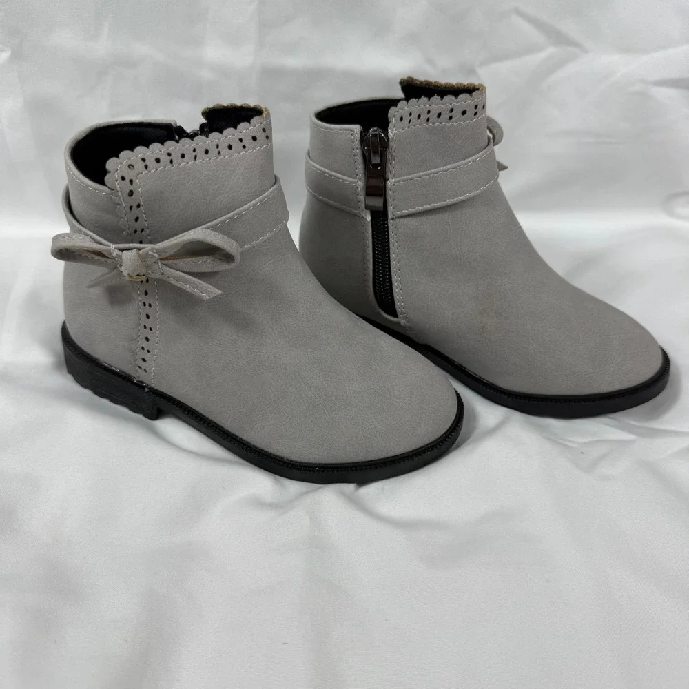 Cozy Cub Baby Girl Boots Gray Ankle Booties Bow Accent US 9.5 EUR 26